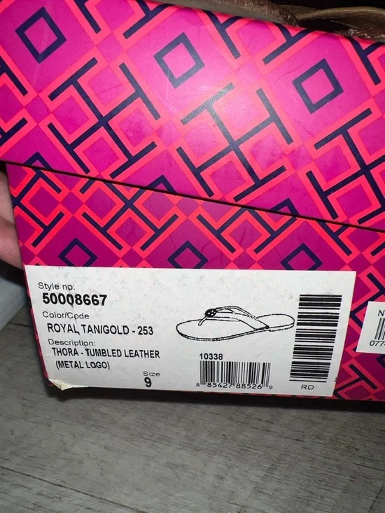 Tory Burch Tan Thora Thumbled Leather Thong Sandals with Metal Logo and Dustbag - Picture 3 of 10